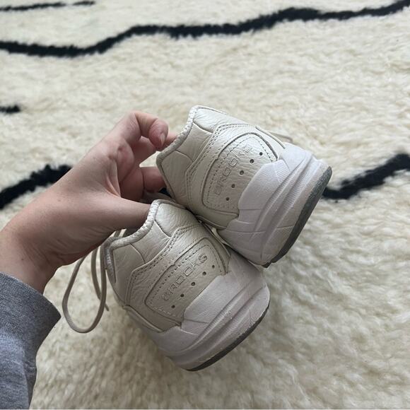 Brooks Addiction Ecru Leather Walking Sneakers - Picture 8 of 9